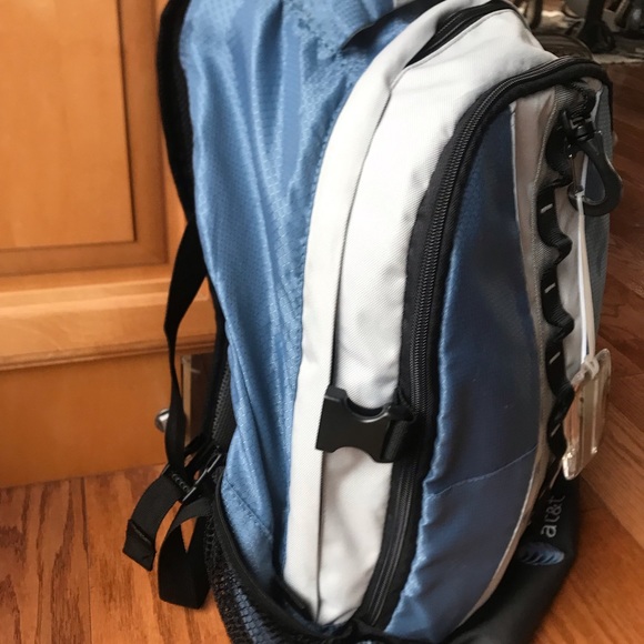 New backpack - Picture 2 of 3